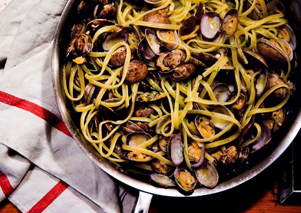 Linguine with clams and fennel