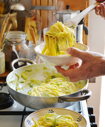 Linguine with courgettes, egg and parmesan