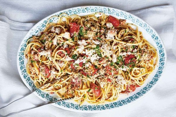 Linguine with crab and cream (Linguine alla polpa di granchio)