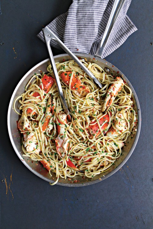 Linguine with crab in spicy white wine sauce