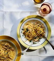 Linguine with crab, lemon and herbs