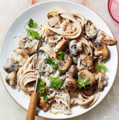 Linguine with creamy mushroom sauce