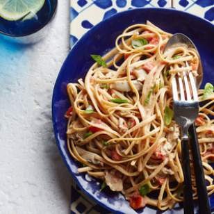 Linguine with creamy white clam sauce