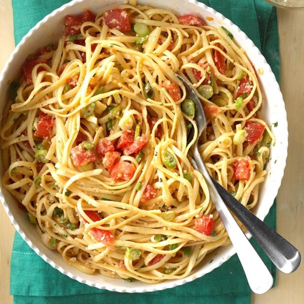 Linguine with fresh tomatoes 