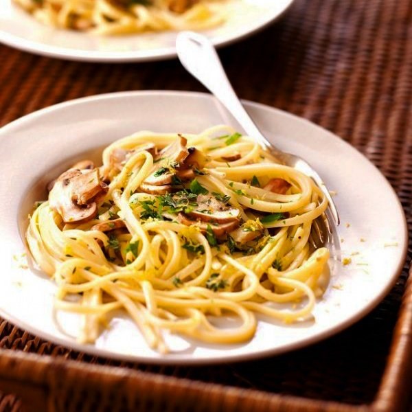 Linguine with lemon, garlic and thyme mushrooms