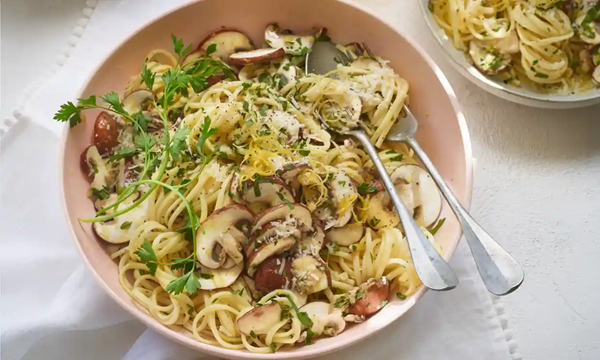 Linguine with lemon, garlic and thyme mushrooms