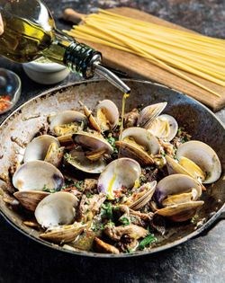 Linguine with lion's mane white clam sauce [Jean O. Fahey] 