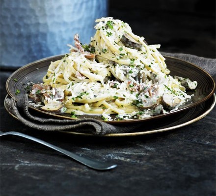 Linguine with mushroom, prosciutto and garlic cream sauce