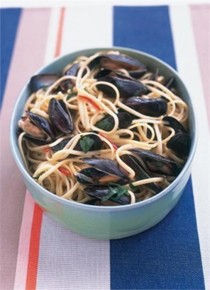 Linguine with mussels