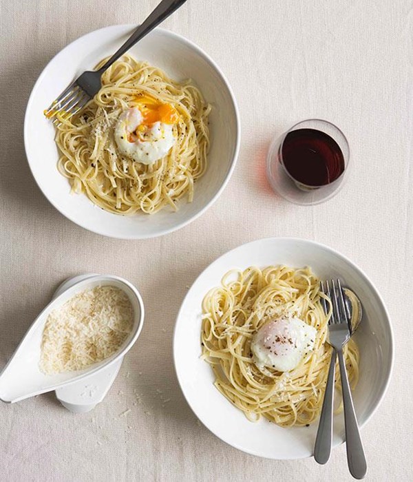 Linguine with poached egg, pepper and Parmesan