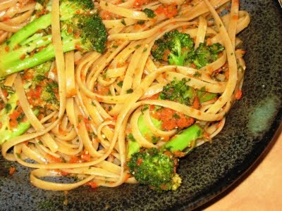Linguine with roasted red pepper pesto