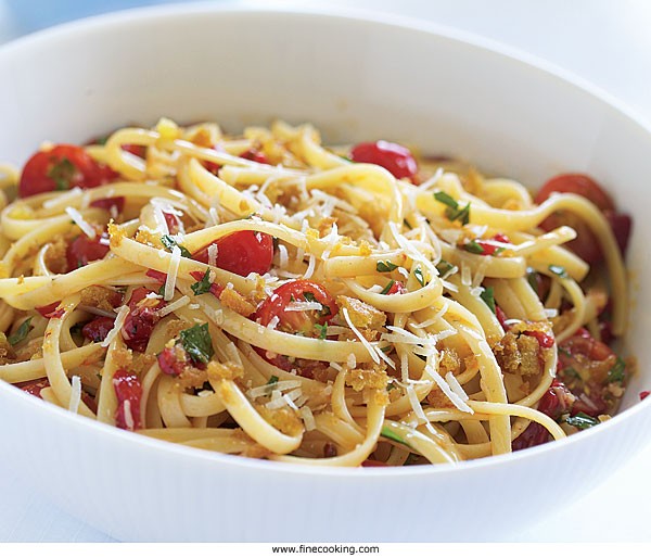 Linguine with roasted red peppers, tomatoes & toasted breadcrumbs