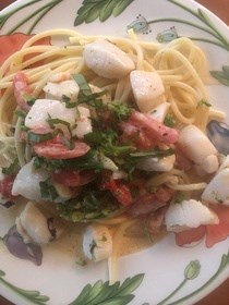 Linguine with scallops and broccoli