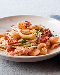 Linguine with shrimp and creamy roasted tomatoes