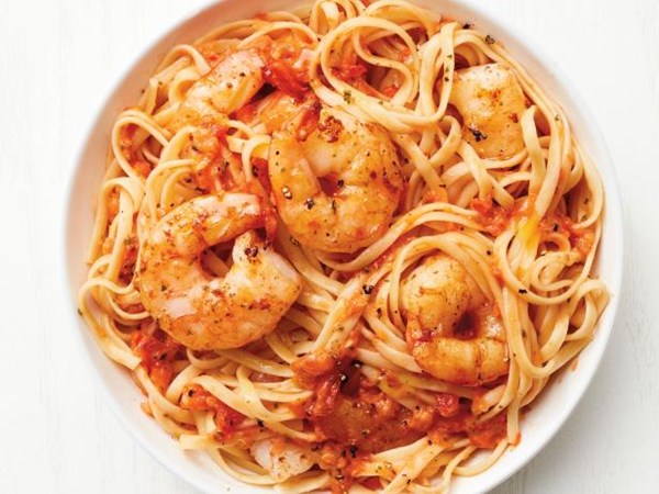 Linguine with shrimp and tomatoes