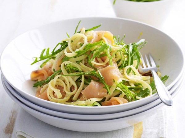 Linguine with smoked salmon and rocket