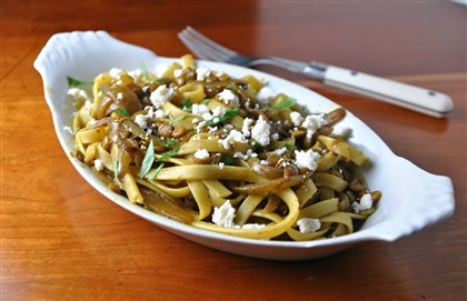 Linguine with spicy lentils and caramelized onions