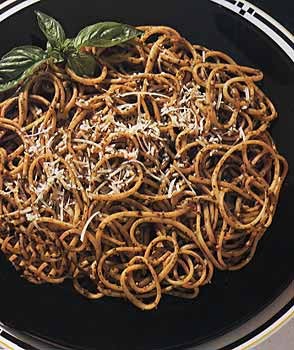 Linguine with sun-dried tomato pesto