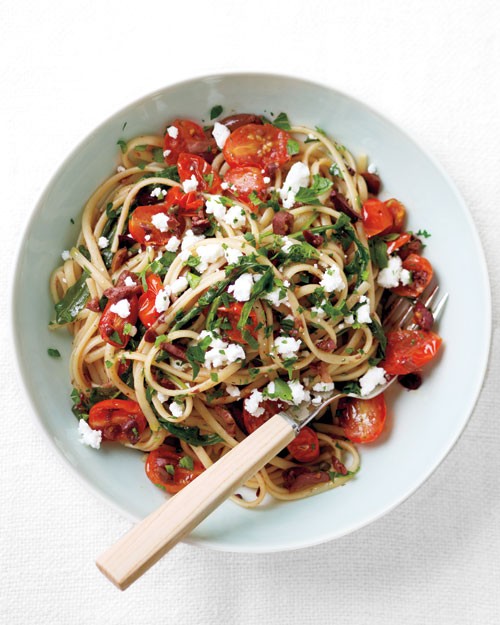 Linguine with tapenade, tomatoes, and arugula