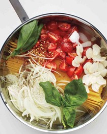 Linguine with tomato and basil