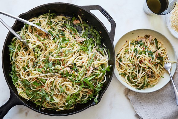 Linguine with tuna, arugula and capers (Blond puttanesca) [Colu Henry]