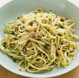 Linguine with white clam sauce