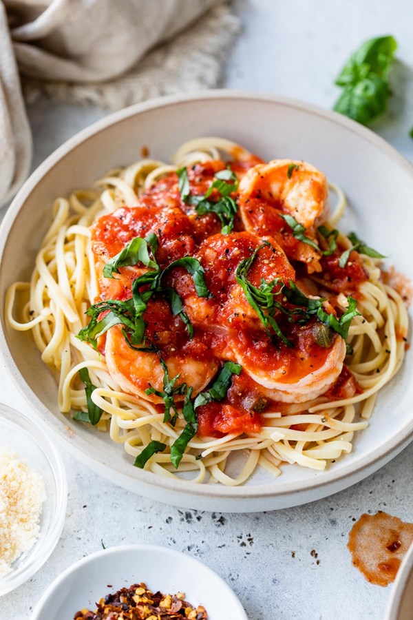 Linguini and shrimp fra diavolo