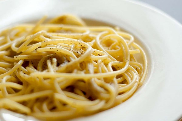 Linguini with cheese and pepper (Quick cacio e pepe)