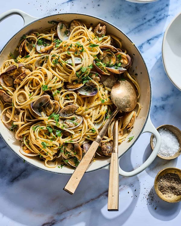 Linguini with clams