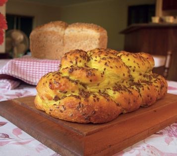 Linseed and turmeric bread