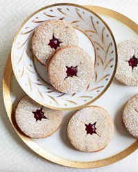 Linzer cookies with spiced jam