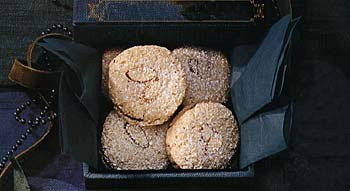 Linzer macaroon sandwiches