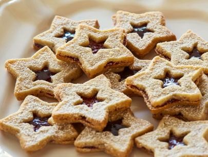 Linzer star sandwich cookies