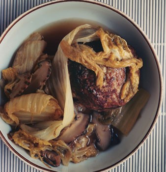 Lion's head casserole (Shih tzu tou)