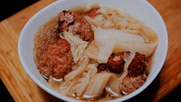 Lion's head meatballs