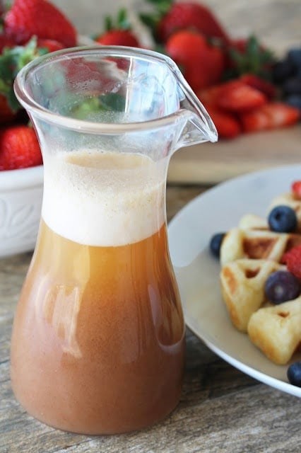 Liquid cinnamon roll syrup