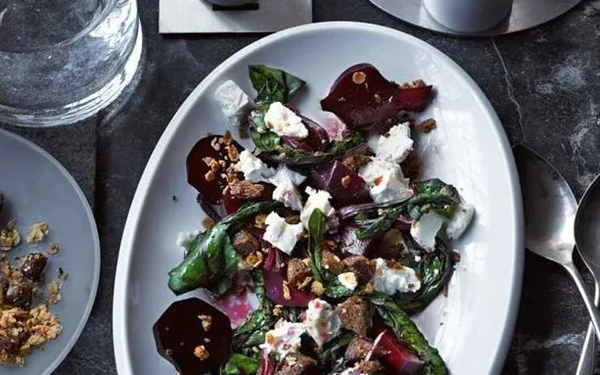 Liquorice beetroot with cheese and caramelised oats