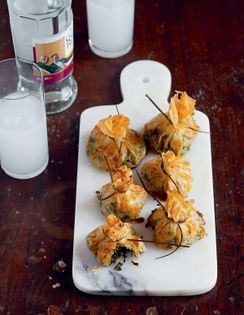 Little borek from Delicatessen (Delicatessen yufka boregi)