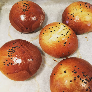 Little butter and cardamom buns