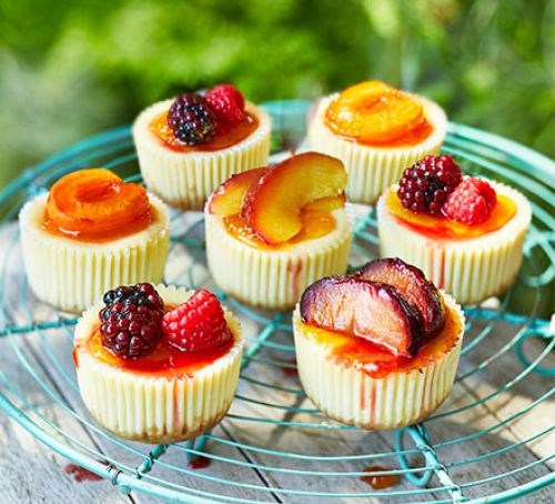 Little buttermilk cheesecakes with honey roast summer fruits