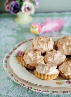 Little lemon meringue tarts