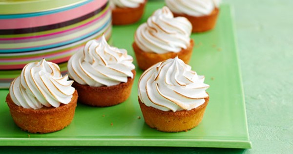 Little lime meringue cakes