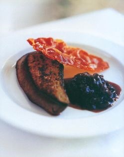 Liver steaks with crispy ham and marmalade onions