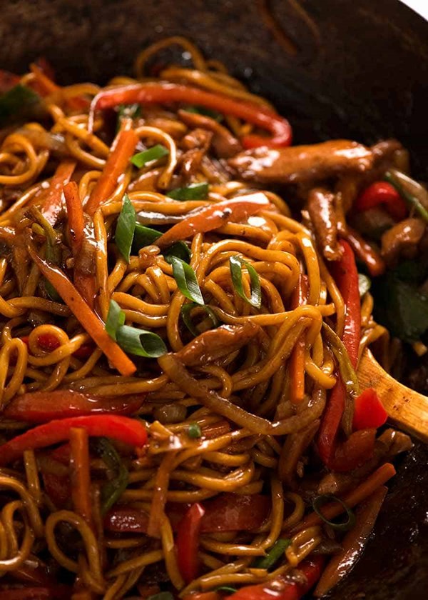 Lo mein noodles