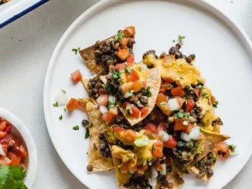 Loaded lentil nachos