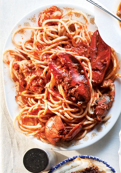 Lobster in spicy tomato sauce (Lobster fra diavolo)