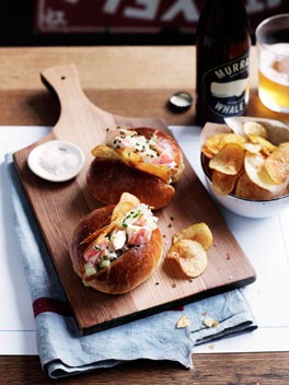 Lobster rolls with potato chips