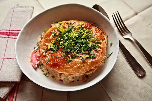 Lobster stew with a pastry lid