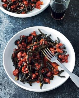 Lombrichi pasta with octopus sauce (Lombrichi con sugo di polpi)