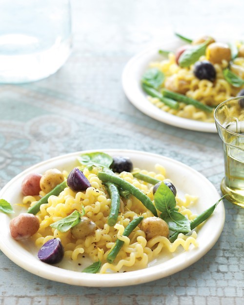 Long fusilli with potatoes and haricots verts in lemon sauce